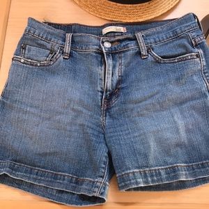 515 Levis Shorts. Great condition. Size 6